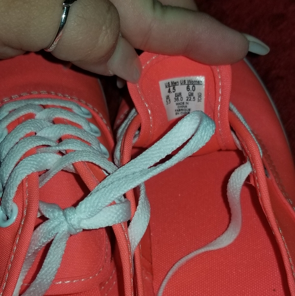 Vans - Picture 2 of 2